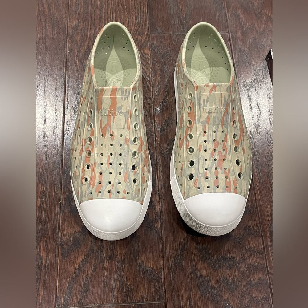 Native Adult Water Slip On Shoes Women Size 10 M8 Camo Green